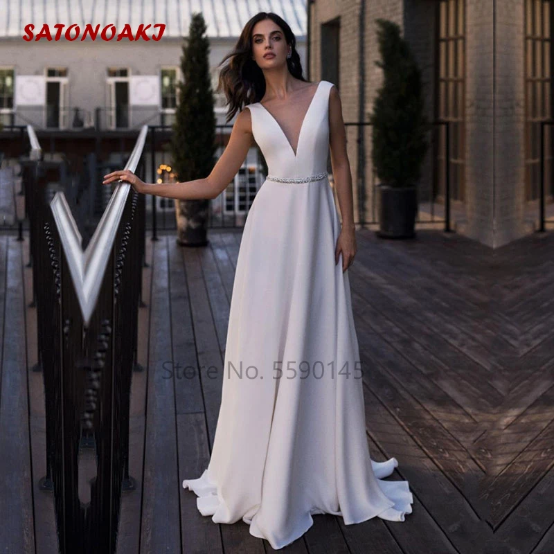 2022 Vintage Satin Wedding Dress V-Neck A-Line Beaded Sash Backless Custom Made Beach Bridal Gown Vestidos De Novia Robe Mariée
2022 Vintage Satin Wedding Dress V-Neck A-Line Beaded Sash Backless Custom Made Beach Bridal Gown Vestidos De Novia Robe Mariée