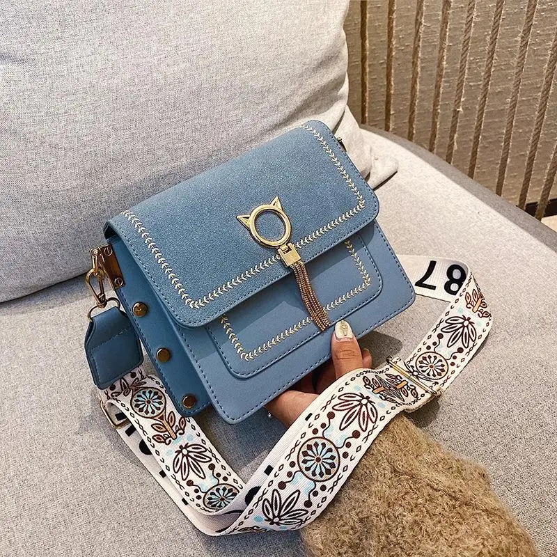 Vintage PU Leather Bags Bag Unique Fringe Cat Lock Famous Designer Women's Handbags Purses 2020 NEW Women Shoulder Crossbody Bag
Vintage PU Leather Bags Bag Unique Fringe Cat Lock Famous Designer Women's Handbags Purses 2020 NEW Women Shoulder Crossbody Bag
