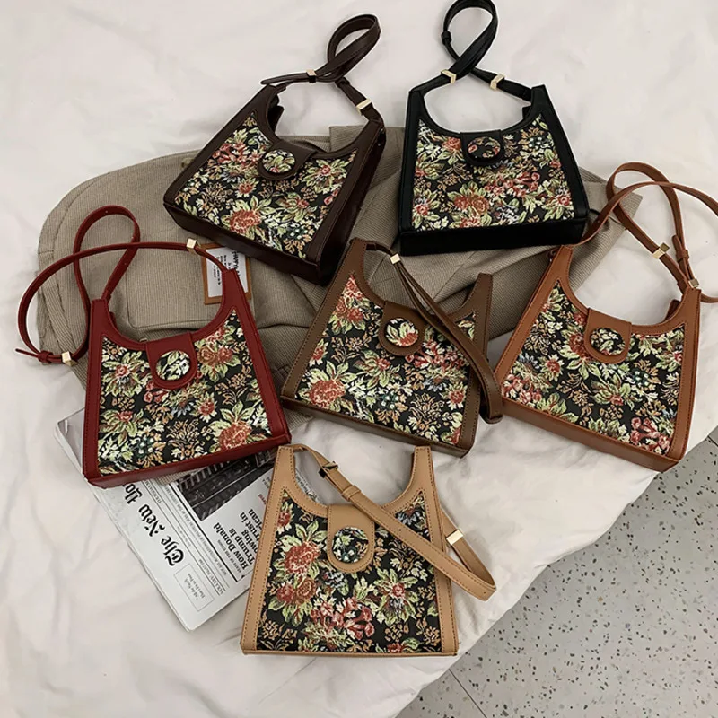 Design Flower Print Shoulder Bag Women 2020 New Fashion Crossbody Bag Shoulder Underarm Bag Female Vintage Luxury Flap Bag
Design Flower Print Shoulder Bag Women 2020 New Fashion Crossbody Bag Shoulder Underarm Bag Female Vintage Luxury Flap Bag