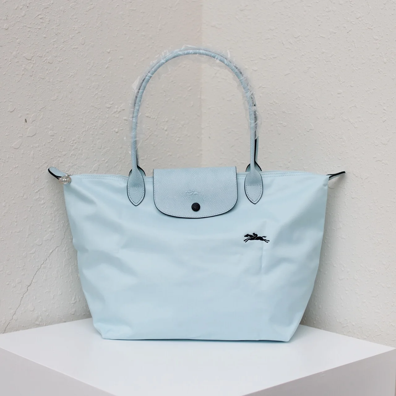 Embroidered Horse Portable One-Shoulder Dumpling Bag Oxford Cloth with Cowhide Dumpling Bag Waterproof Tote Commuter Women's Bag
Embroidered Horse Portable One-Shoulder Dumpling Bag Oxford Cloth with Cowhide Dumpling Bag Waterproof Tote Commuter Women's Bag