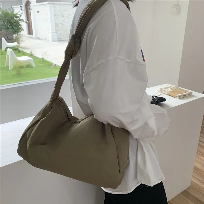 Casual Oxford Women Shoulder Bag Large Capacity Messenger Bags Female Tote Handbag Soft Solid Color Canvas Bag Bolsos Feminina
Casual Oxford Women Shoulder Bag Large Capacity Messenger Bags Female Tote Handbag Soft Solid Color Canvas Bag Bolsos Feminina