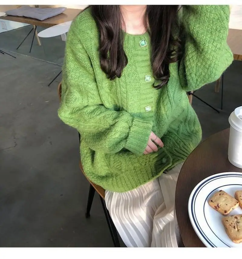 NEW Casual v-neck knitted cardigan women Autumn winter button female cardigan Fashion ladies oversize sweater
NEW Casual v-neck knitted cardigan women Autumn winter button female cardigan Fashion ladies oversize sweater