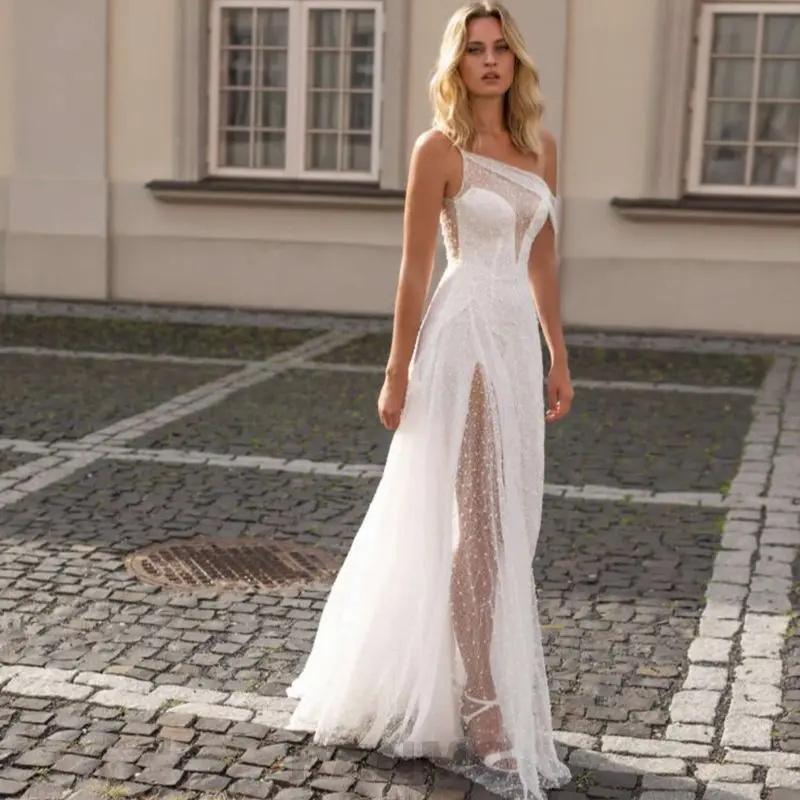 RANMO Boho Wedding Dress 2020 Lace Appliques Sexy Side Slit Weeding Dresses Backless Wedding Gown Bride Dress Vestido De Noiva 
RANMO Boho Wedding Dress 2020 Lace Appliques Sexy Side Slit Weeding Dresses Backless Wedding Gown Bride Dress Vestido De Noiva