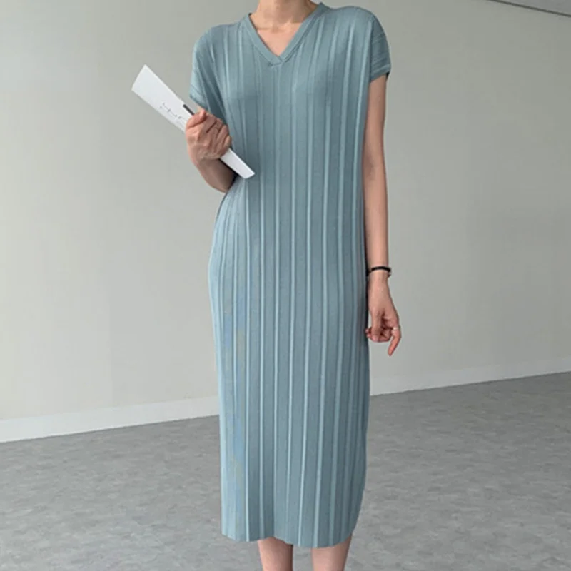 2021 Oversized Long Summer Knitting Dress Women Vintage V-Neck Pleated Dresses Casual Loose Female Clothes Sweater Dress
2021 Oversized Long Summer Knitting Dress Women Vintage V-Neck Pleated Dresses Casual Loose Female Clothes Sweater Dress