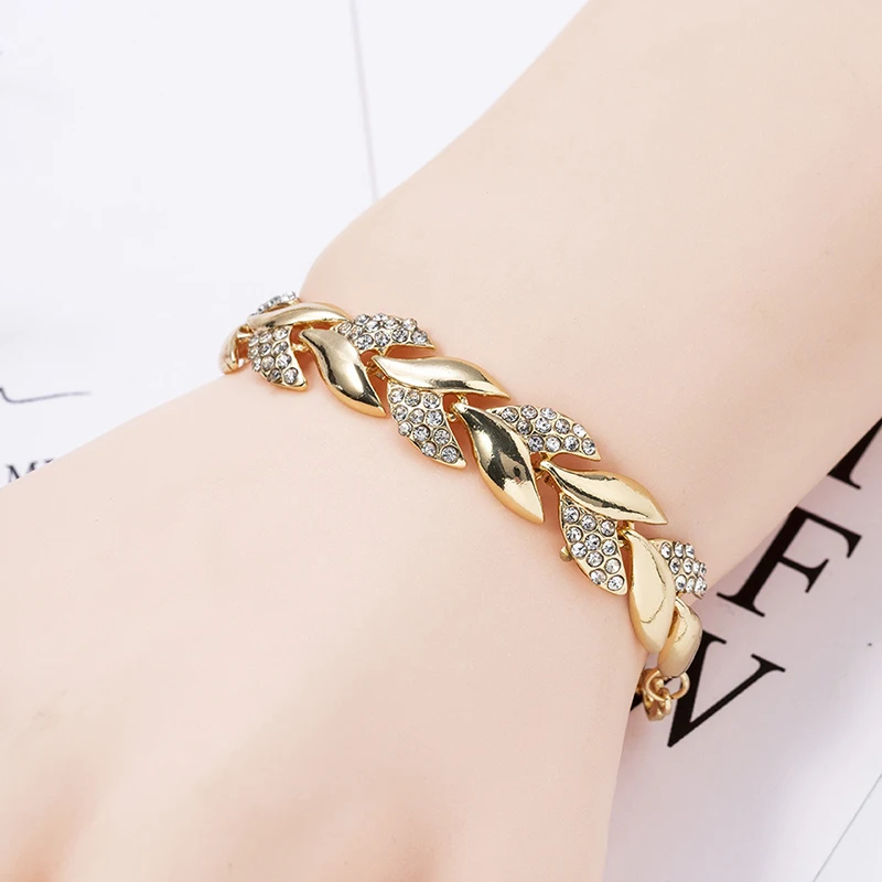 Link Chain Gold Leaf Bracelets Leaf Alloy Full of Diamonds Bracelet for Women Unisex Wrist Jewelry Gifts
Link Chain Gold Leaf Bracelets Leaf Alloy Full of Diamonds Bracelet for Women Unisex Wrist Jewelry Gifts