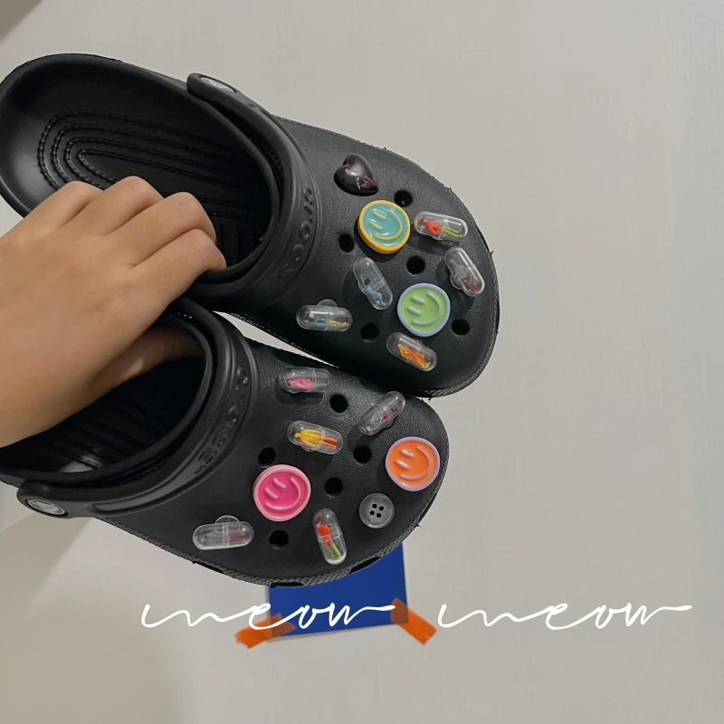 Прекрасный Улыбка DIY Подвески для обуви для Croc Высокое качество Полный комплект подвесок для Crocs DIY симпатичная садовая Пряжка для обуви мод...
Прекрасный Улыбка DIY Подвески для обуви для Croc Высокое качество Полный комплект подвесок для Crocs DIY симпатичная садовая Пряжка для обуви мод...