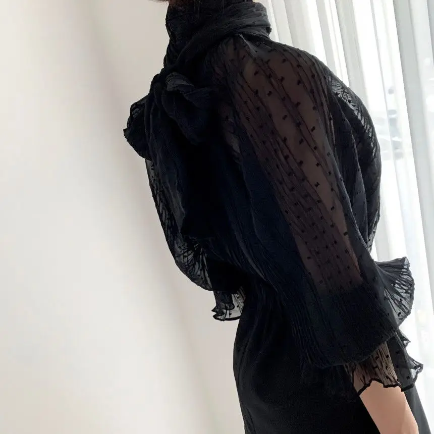 Spring Autumn Loose V-neck Tops Chiffon Perspective Women's Clothing Chic Blouses Flare Sleeve Shirts Korean Fashion Clothes New
Spring Autumn Loose V-neck Tops Chiffon Perspective Women's Clothing Chic Blouses Flare Sleeve Shirts Korean Fashion Clothes New