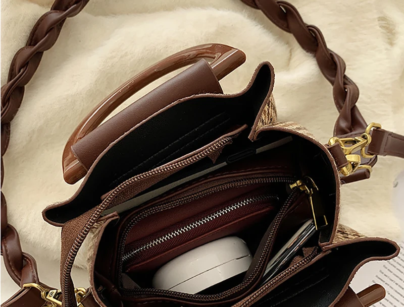 New Style Retro Swallow Gird Handbag Ladies Famous Designer Mini Crossbody Shoulder Bag with Inner Pouch 
New Style Retro Swallow Gird Handbag Ladies Famous Designer Mini Crossbody Shoulder Bag with Inner Pouch