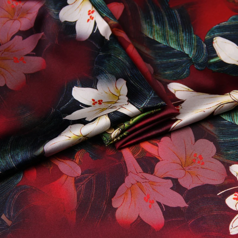 118CM Wide 19MM White Floral Print 93% Silk & 7% Spandex Stretch Red Silk Satin Fabric for Summer Dress Jacket D1073
118CM Wide 19MM White Floral Print 93% Silk & 7% Spandex Stretch Red Silk Satin Fabric for Summer Dress Jacket D1073