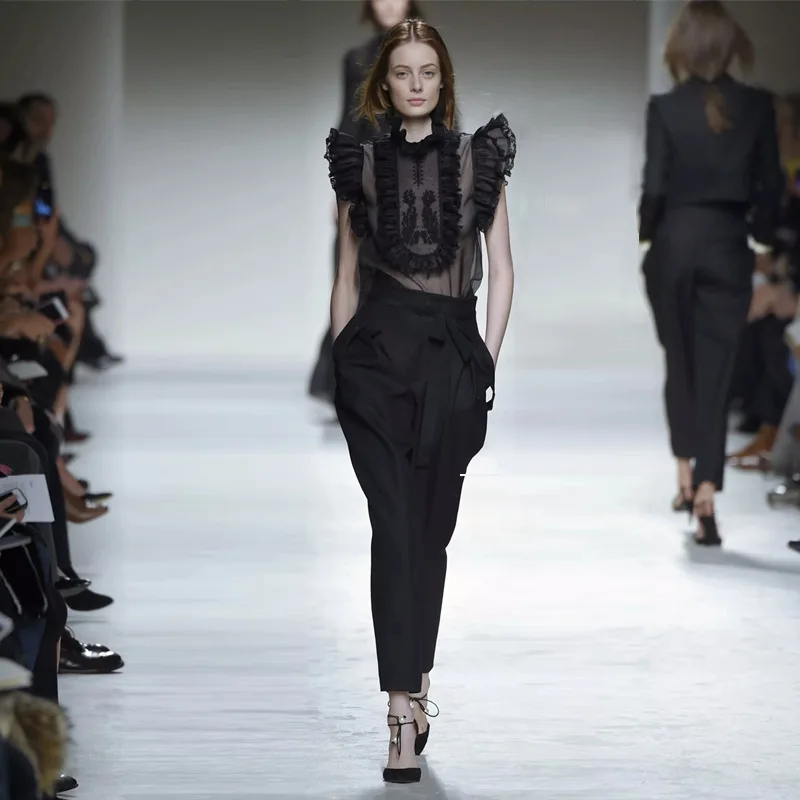 European Catwalks The Same Ladies' Trouser Suit Personalized Design Lace Sleeveless Embroidered TOP With Strappy Slim Trousers
European Catwalks The Same Ladies' Trouser Suit Personalized Design Lace Sleeveless Embroidered TOP With Strappy Slim Trousers