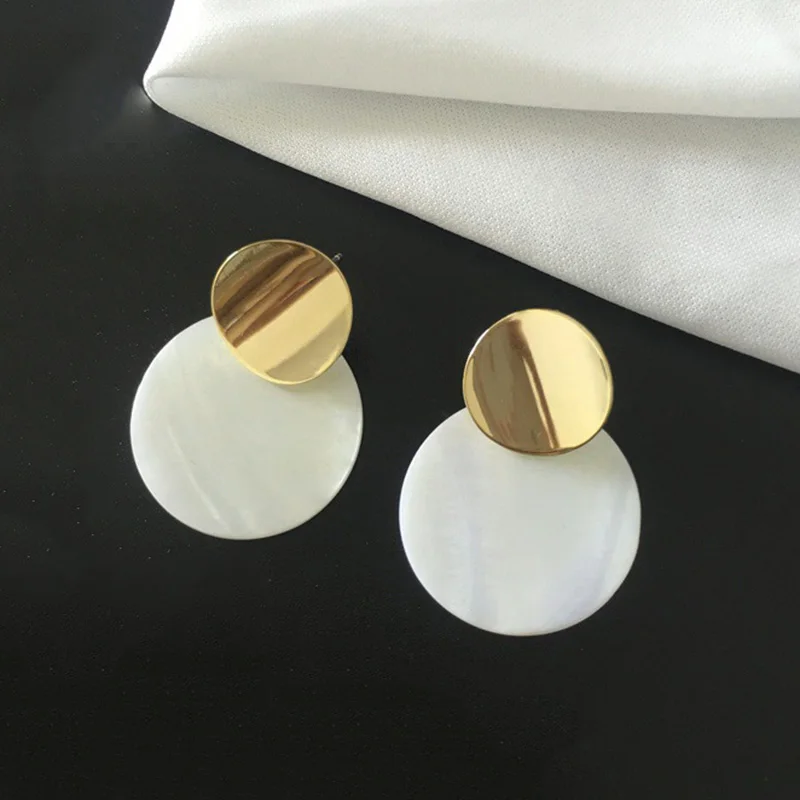 Fashion Natural Shell Pendant Earrings Irregular Design Metal Geometric Earrings for Women Party Gift Jewelry Wholesale 
Fashion Natural Shell Pendant Earrings Irregular Design Metal Geometric Earrings for Women Party Gift Jewelry Wholesale