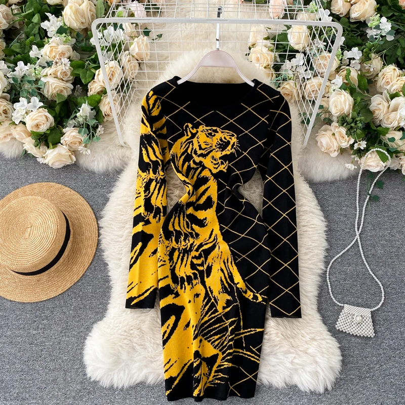 Women's Autumn Winter Runway Fashion Vintage Tiger Print Knitted Dress Female Travel Chic Slim Party Dress TB203
Women's Autumn Winter Runway Fashion Vintage Tiger Print Knitted Dress Female Travel Chic Slim Party Dress TB203