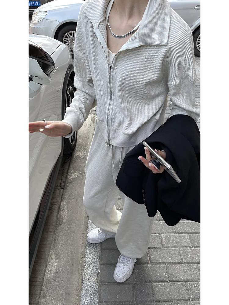 han Top women's long-sleeved all-match casual zipper autumn and winter hooded casual pants sports short jacket women
han Top women's long-sleeved all-match casual zipper autumn and winter hooded casual pants sports short jacket women