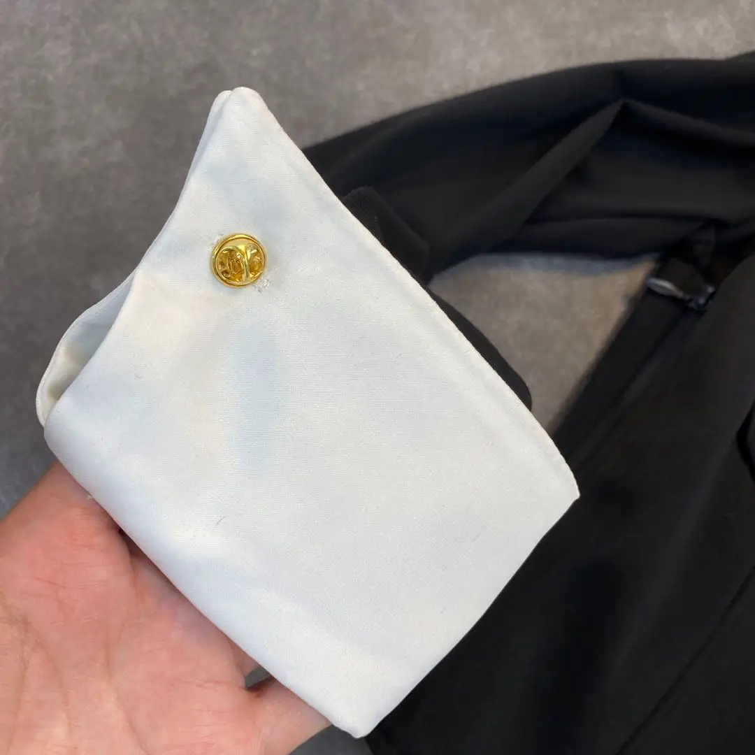 ZCSMLL 2021 new black and white tops peraonality decorative Lapel long sleeve hollow out slim autumn winter shirt women
ZCSMLL 2021 new black and white tops peraonality decorative Lapel long sleeve hollow out slim autumn winter shirt women