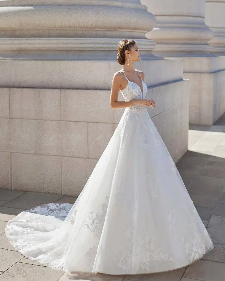 Chic Wedding Dress Summer 2022 Spaghetti Straps Backless Wedding Gowns Bride Dress Plus Size Sweep Train Robe de Mariee
Chic Wedding Dress Summer 2022 Spaghetti Straps Backless Wedding Gowns Bride Dress Plus Size Sweep Train Robe de Mariee
