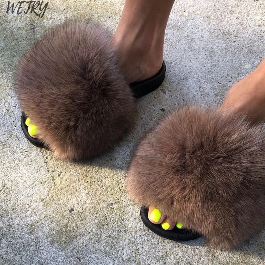 IN 2020 Luxury Fur Slippers Women Real Fox raccoon Fur Slides Home Furry Flat Sandals Female Cute Fluffy Wholesale
IN 2020 Luxury Fur Slippers Women Real Fox raccoon Fur Slides Home Furry Flat Sandals Female Cute Fluffy Wholesale