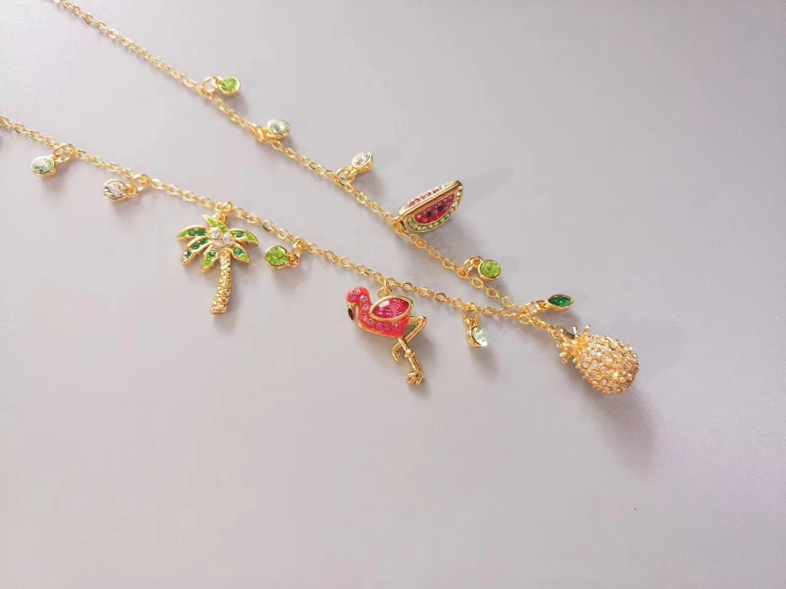 High Quality SWA 1:1 Four Season Fruit Pineapple Chain Watermelon Pendant Necklace Charming Fashion Jewelry
High Quality SWA 1:1 Four Season Fruit Pineapple Chain Watermelon Pendant Necklace Charming Fashion Jewelry