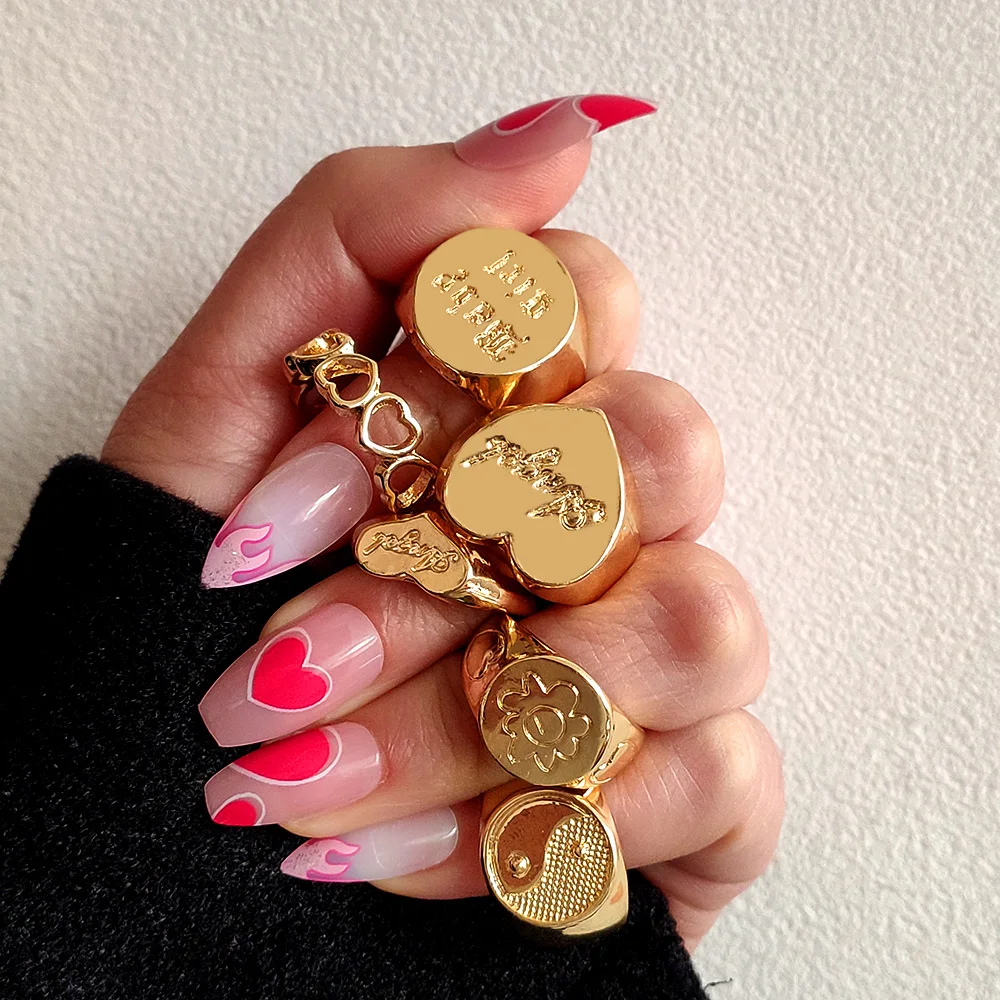 Vintage Golden Heart Smile Rings Set for Women Ins Style Metal Love letter Rings Fashion Finger Rings for Girls Jewelry Gifts
Vintage Golden Heart Smile Rings Set for Women Ins Style Metal Love letter Rings Fashion Finger Rings for Girls Jewelry Gifts