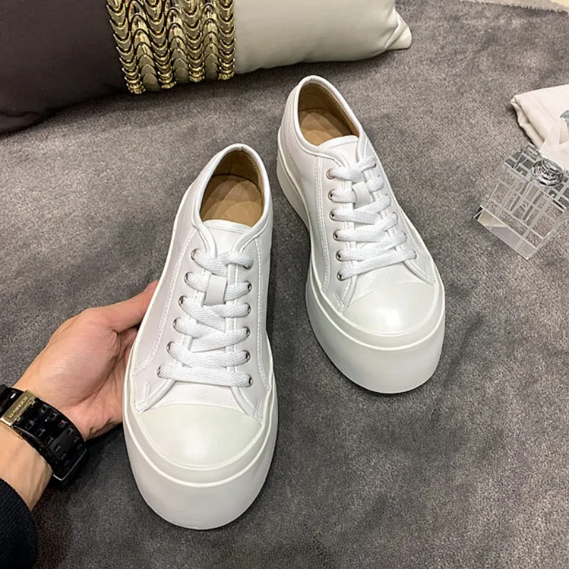 Toe Round Fashion Thick Women Platform Lace Up Genuine Leather Sneakers Streetwear Female Casual Low Cut Flats Shoes White 
Toe Round Fashion Thick Women Platform Lace Up Genuine Leather Sneakers Streetwear Female Casual Low Cut Flats Shoes White