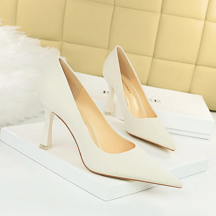 Sexy Women's Pumps Leather Super-high Heels Shoes For Woman Pointed Toe Rivets Party Wedding Shoes Slip On Ladies Shoes Spring
Sexy Women's Pumps Leather Super-high Heels Shoes For Woman Pointed Toe Rivets Party Wedding Shoes Slip On Ladies Shoes Spring