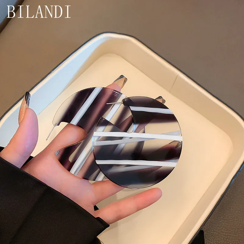 Bilandi S925 needle Modern Jewelry Big Acrylic Earrings 2021 New Design Exaggerated Geometric Drop Earrings For Girl Lady Gifts
Bilandi S925 needle Modern Jewelry Big Acrylic Earrings 2021 New Design Exaggerated Geometric Drop Earrings For Girl Lady Gifts