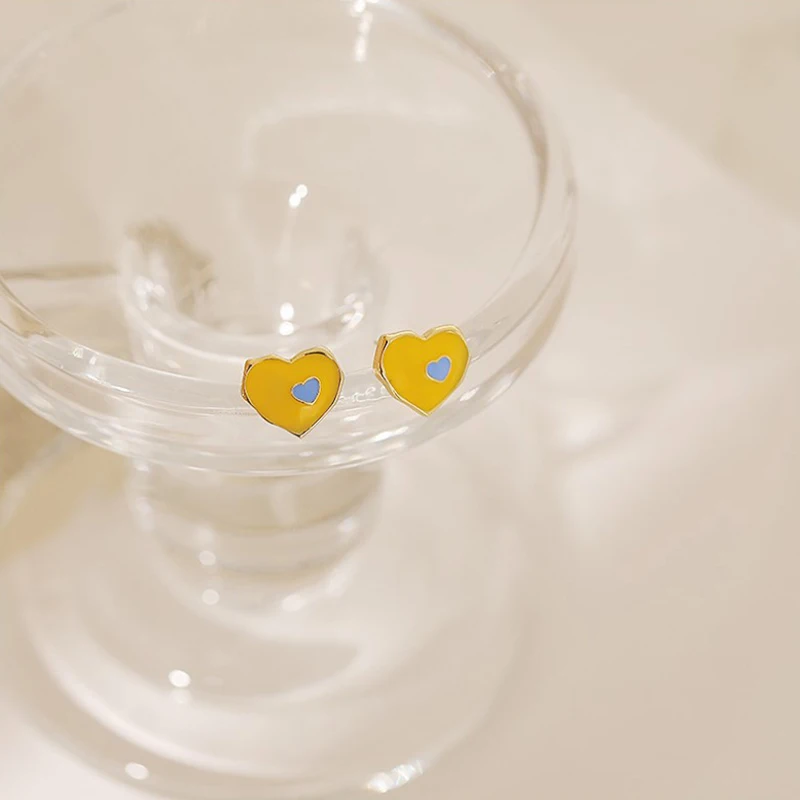 YAOLOGE New Yellow Heart Enamel Stud Earrings For Women Geometric Alloy Earrings 2021 Trend Girls Party Fashion Jewelry Brincos
YAOLOGE New Yellow Heart Enamel Stud Earrings For Women Geometric Alloy Earrings 2021 Trend Girls Party Fashion Jewelry Brincos