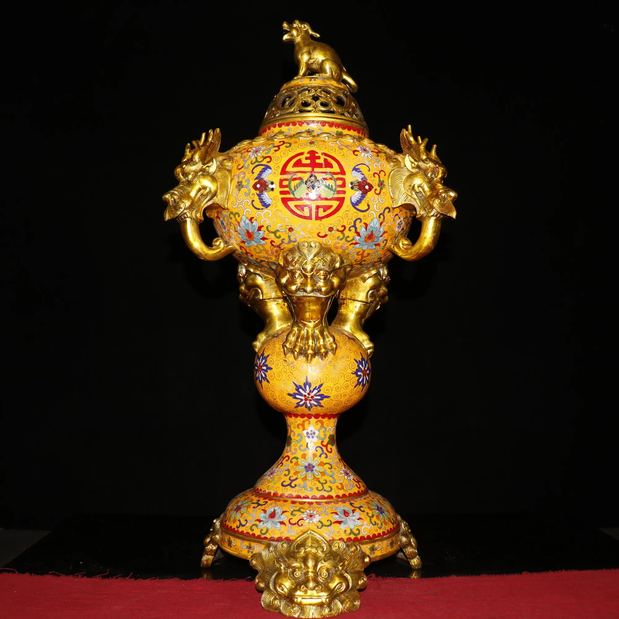 Tibet Temple Collection Old Bronze Cloisonne Enamel Unicorn statue head Three animal feet incense burner Paixiu cover Ornaments
Tibet Temple Collection Old Bronze Cloisonne Enamel Unicorn statue head Three animal feet incense burner Paixiu cover Ornaments