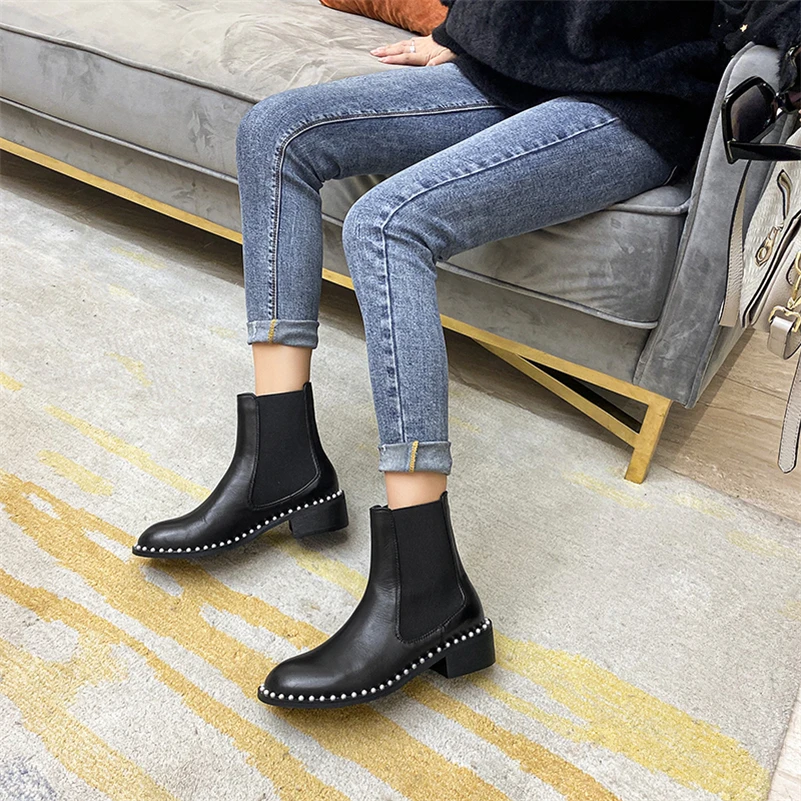 2021 Women Genuine Leather Chelsea Boots Thick Med Heel Round Toe Ankle Boots String Bead Ladies Boots Autumn Winter Black
2021 Women Genuine Leather Chelsea Boots Thick Med Heel Round Toe Ankle Boots String Bead Ladies Boots Autumn Winter Black