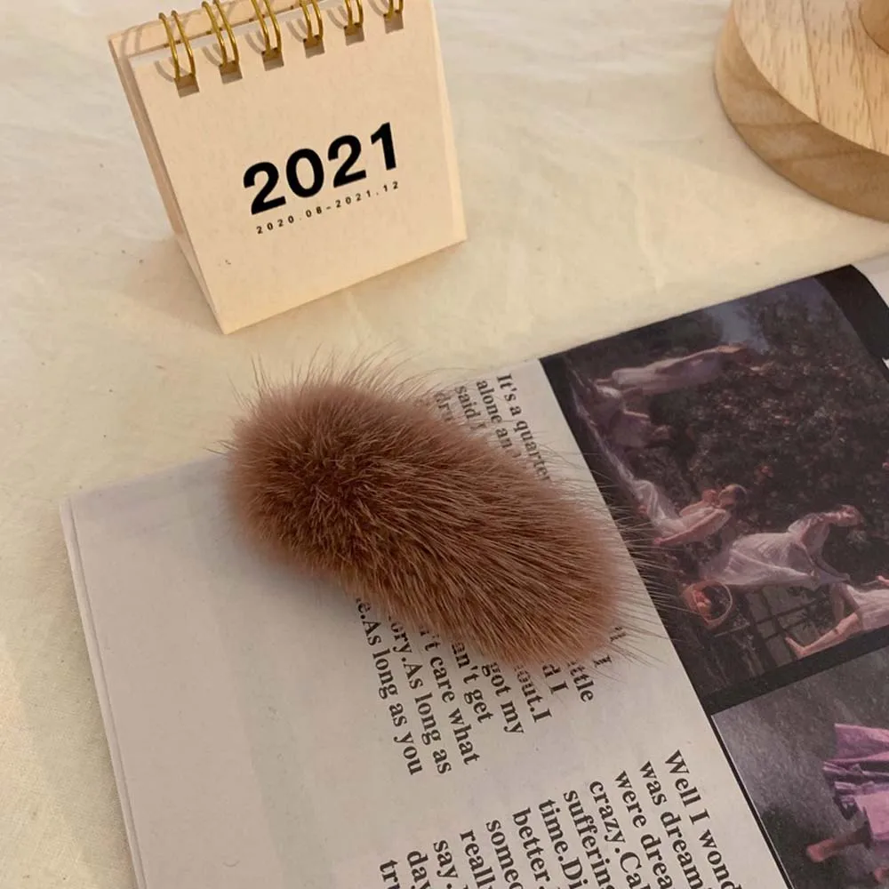 2021 New Fashion Autumn Winter Mink Fur Hairpin Sweet Plush BB Clip Warm Temperament Hair Clip Hair Accessories
2021 New Fashion Autumn Winter Mink Fur Hairpin Sweet Plush BB Clip Warm Temperament Hair Clip Hair Accessories