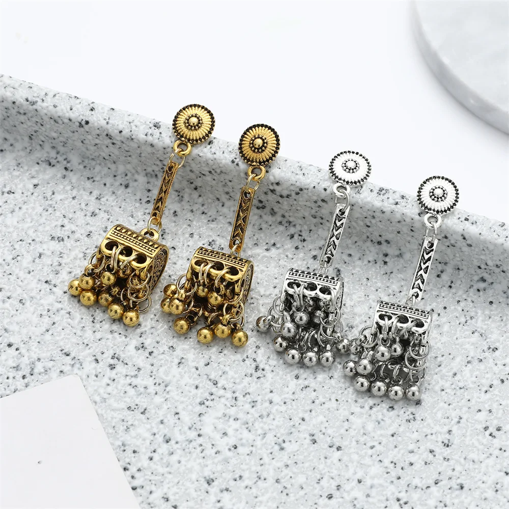 Vintage Bohemia Chain Lock Shape Dangle Earrings For Women Metal Golden Bells Earring Exaggerate Ethnic Style Jewelry 
Vintage Bohemia Chain Lock Shape Dangle Earrings For Women Metal Golden Bells Earring Exaggerate Ethnic Style Jewelry
