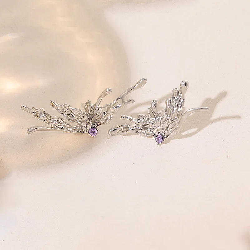 Lolita silver butterfly liquid metal asymmetric purple sparkling diamond earrings women's earrings
Lolita silver butterfly liquid metal asymmetric purple sparkling diamond earrings women's earrings