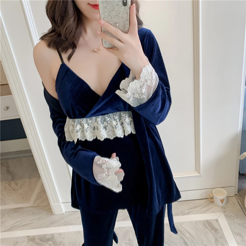 Pajamas straps can be worn outside home service gold velvet three-piece female autumn winter pajamas set long-sleeved sexy lace
Pajamas straps can be worn outside home service gold velvet three-piece female autumn winter pajamas set long-sleeved sexy lace