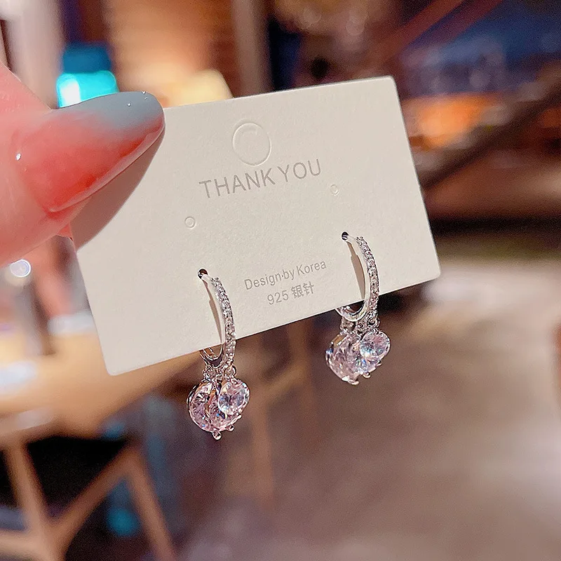 S925 Silver Needle Korea Earrings Zircon Micro Inlaid Pendant Creative Light Luxury 2021 Fashion Personality Jewelry Wholesale
S925 Silver Needle Korea Earrings Zircon Micro Inlaid Pendant Creative Light Luxury 2021 Fashion Personality Jewelry Wholesale