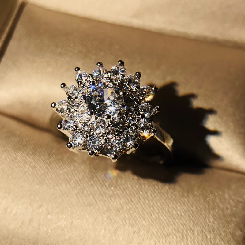 Super Flash Platinum AAAA Zircon Exaggerated Round Flower-shaped Ladies Ring To Attend Cocktail Party Ladies Jewelry
Super Flash Platinum AAAA Zircon Exaggerated Round Flower-shaped Ladies Ring To Attend Cocktail Party Ladies Jewelry