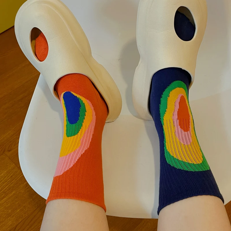 Tide socks male and female stockings Fidong smiling face mandarin duck style street full of Korean medium-tube sock net red cott
Tide socks male and female stockings Fidong smiling face mandarin duck style street full of Korean medium-tube sock net red cott