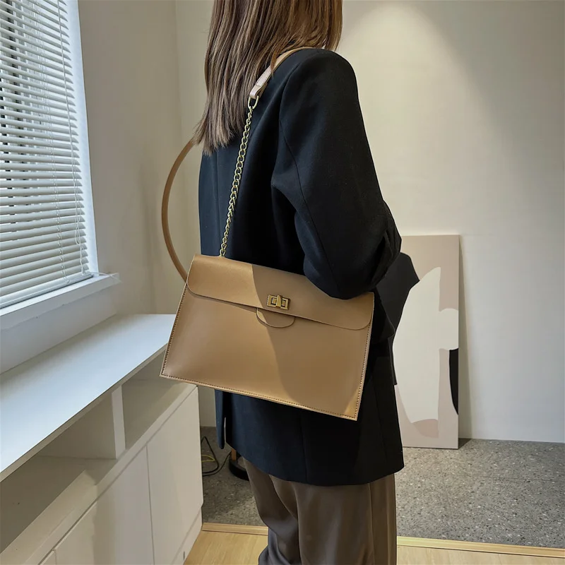 Fashionable women's bag winter new fashion simple small square bag chain single shoulder messenger bag briefcase
Fashionable women's bag winter new fashion simple small square bag chain single shoulder messenger bag briefcase