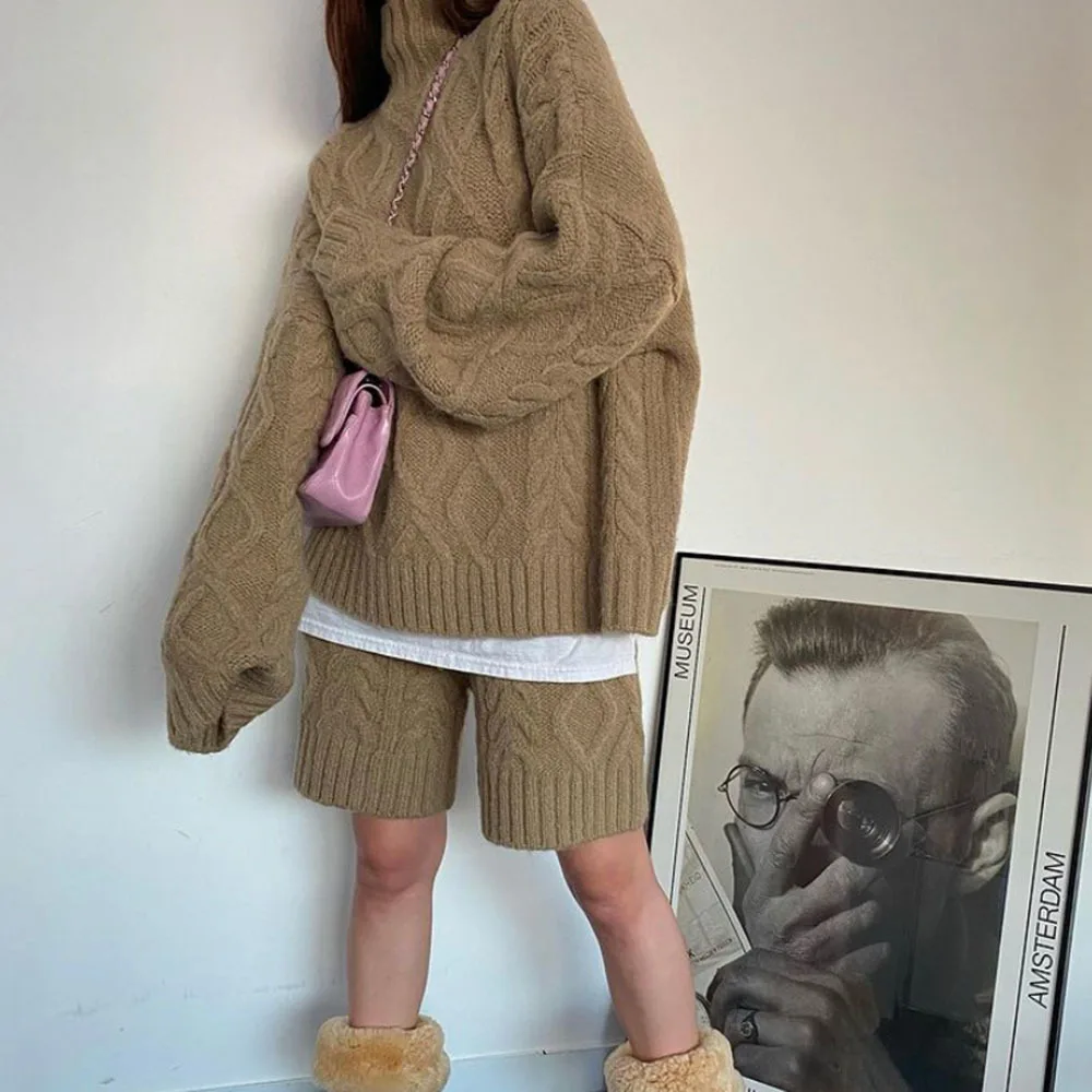Autumn Winter 2021 New 2 Piece Set Turtleneck Chic Argyle Twist Knit Sweatwers Drawstring Double Pockets Shorts Elegant Suit
Autumn Winter 2021 New 2 Piece Set Turtleneck Chic Argyle Twist Knit Sweatwers Drawstring Double Pockets Shorts Elegant Suit