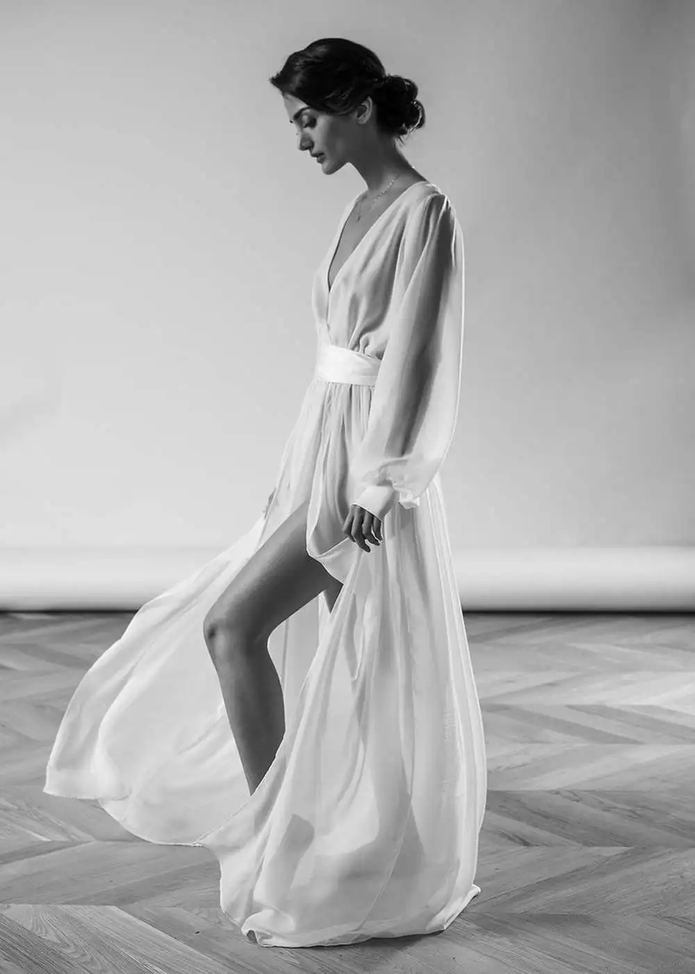 Women's Chiffon White Dressing Gown Bride Robe Long Sleeve Boho Wedding Sheer Boudoir Lingerie Sleepwear Photography Nightdress
Women's Chiffon White Dressing Gown Bride Robe Long Sleeve Boho Wedding Sheer Boudoir Lingerie Sleepwear Photography Nightdress