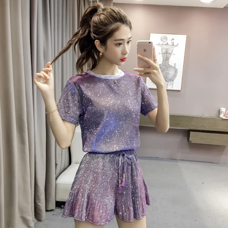 2020 Summer Two Piece Set New Fashion Women bling Short Sleeve Loose T-Shirt Top + Elastic waist Pleated Wide-Leg Shorts Set 
2020 Summer Two Piece Set New Fashion Women bling Short Sleeve Loose T-Shirt Top + Elastic waist Pleated Wide-Leg Shorts Set