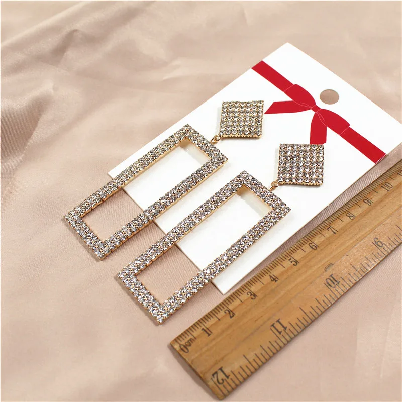 2020 New Fashion Long Geometric Drop Earrings Luxury Gold Silver Color Rectangle Rhinestone Earring for Women Party Jewelry Gift
2020 New Fashion Long Geometric Drop Earrings Luxury Gold Silver Color Rectangle Rhinestone Earring for Women Party Jewelry Gift