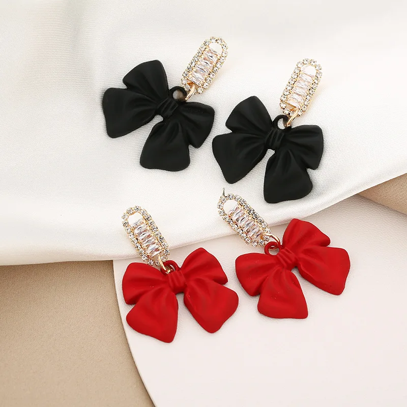 LOVOACC Black Red Color Bowknot Earrings for Women Ladies Gold Color Hooks Shiny Rhinestone Tie Bow Drop Earrings Pendientes
LOVOACC Black Red Color Bowknot Earrings for Women Ladies Gold Color Hooks Shiny Rhinestone Tie Bow Drop Earrings Pendientes