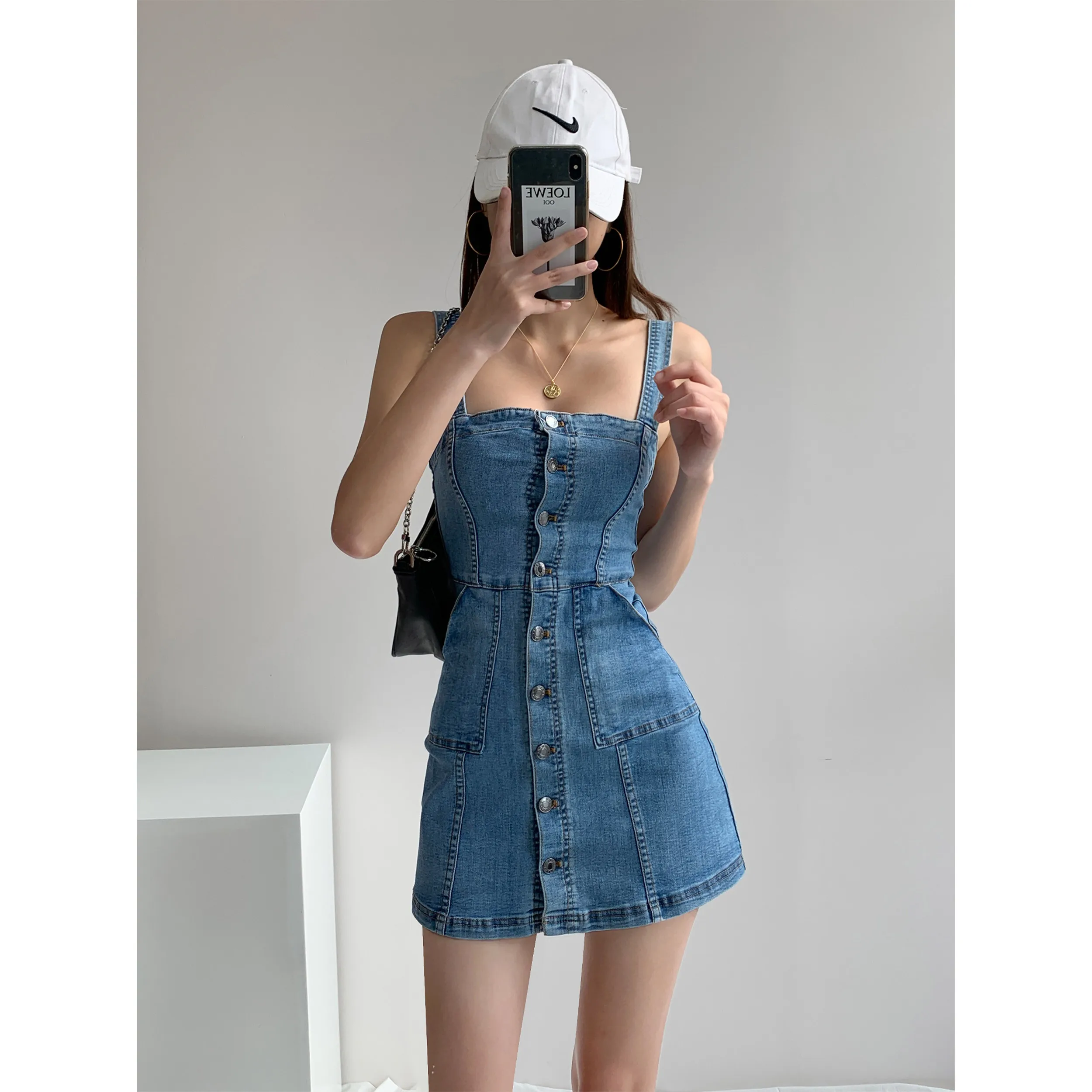 Hot Girl Dress Demin Ins Retro Jean Dress Short Female Summer Button Thin Strap Skirt Sexy Skinny Hip Short Skirt Streetwears
Hot Girl Dress Demin Ins Retro Jean Dress Short Female Summer Button Thin Strap Skirt Sexy Skinny Hip Short Skirt Streetwears