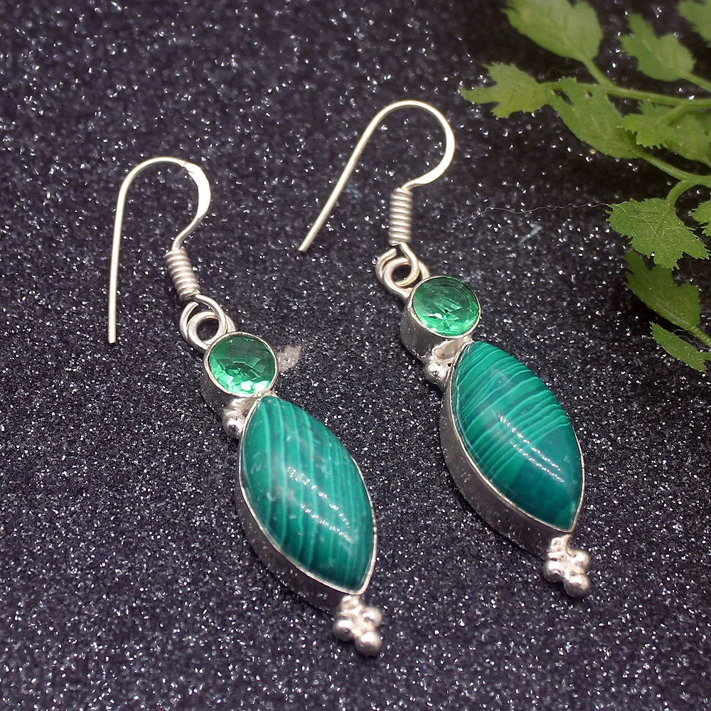 Модные ювелирные изделия Уникальные GreenMalachite Topazz серебряного цвета для женщин Висячие серьги 2 дюйма HD576
Модные ювелирные изделия Уникальные GreenMalachite Topazz серебряного цвета для женщин Висячие серьги 2 дюйма HD576