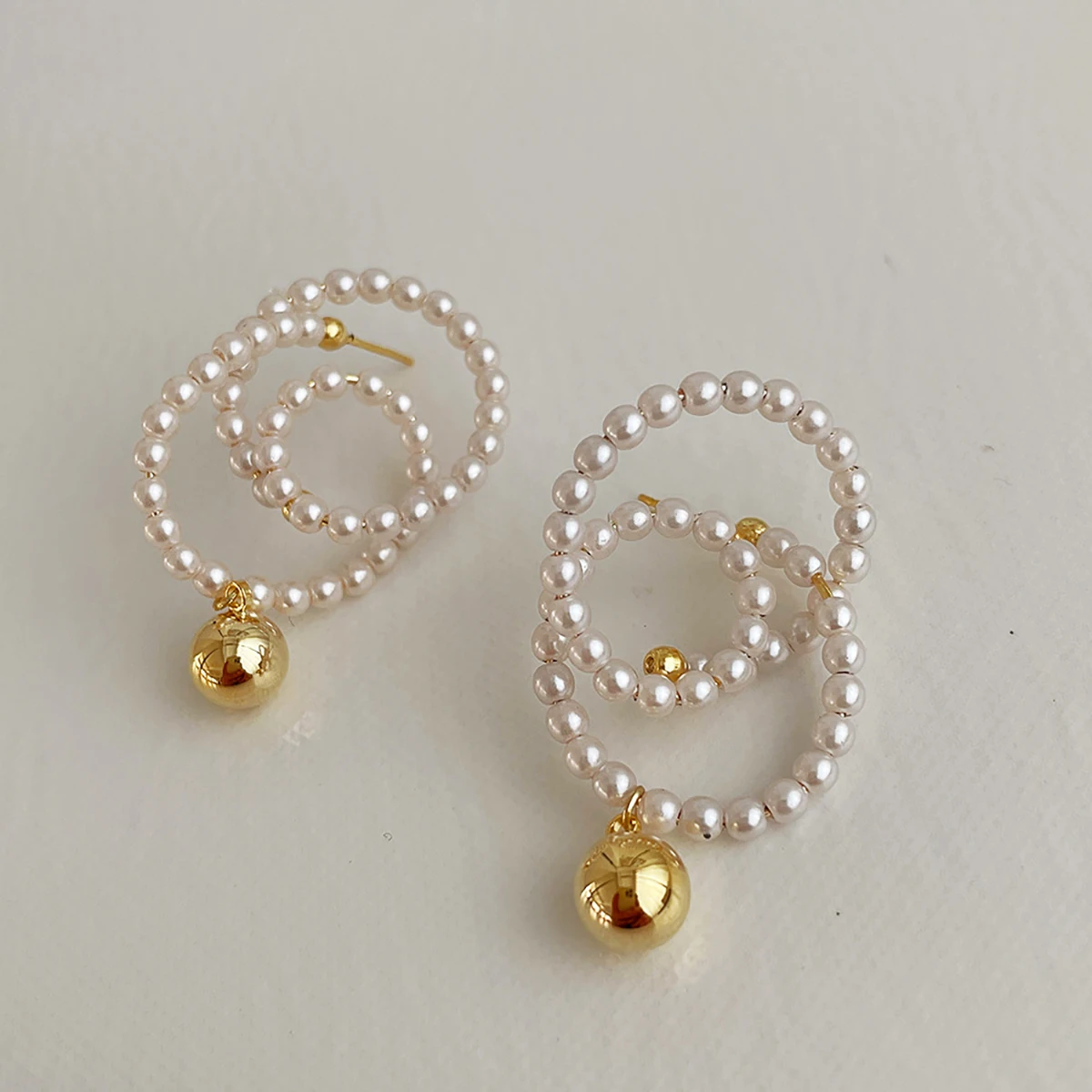 AENSOA Fashion Irregular Pearl Drop Earrings for Women Geometric Gold Color Metal Twist Circle Hoop Earrings Brincos 2021 Trendy
AENSOA Fashion Irregular Pearl Drop Earrings for Women Geometric Gold Color Metal Twist Circle Hoop Earrings Brincos 2021 Trendy