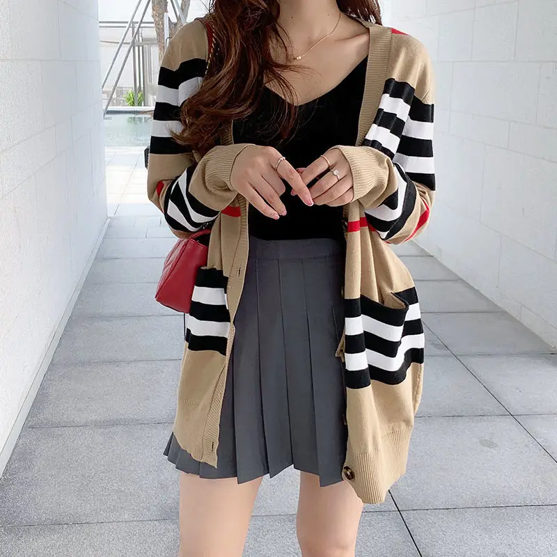 2021 Autumn Classic Stripe Colorblock V-Neck Long Knitted Cardigan Loose Sweater Joker
2021 Autumn Classic Stripe Colorblock V-Neck Long Knitted Cardigan Loose Sweater Joker