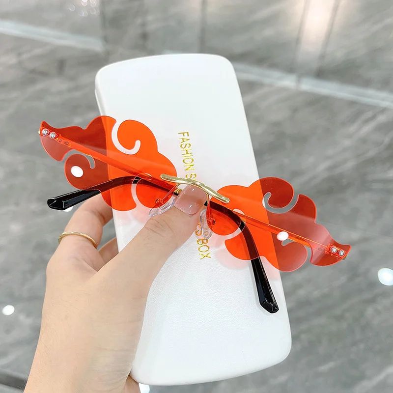 Fashion Rimless Cloud Shape Eyewear with Lightning Pendant Luxury Designer Women's Sunglasses Vintage Funny Decorative Glasses
Fashion Rimless Cloud Shape Eyewear with Lightning Pendant Luxury Designer Women's Sunglasses Vintage Funny Decorative Glasses