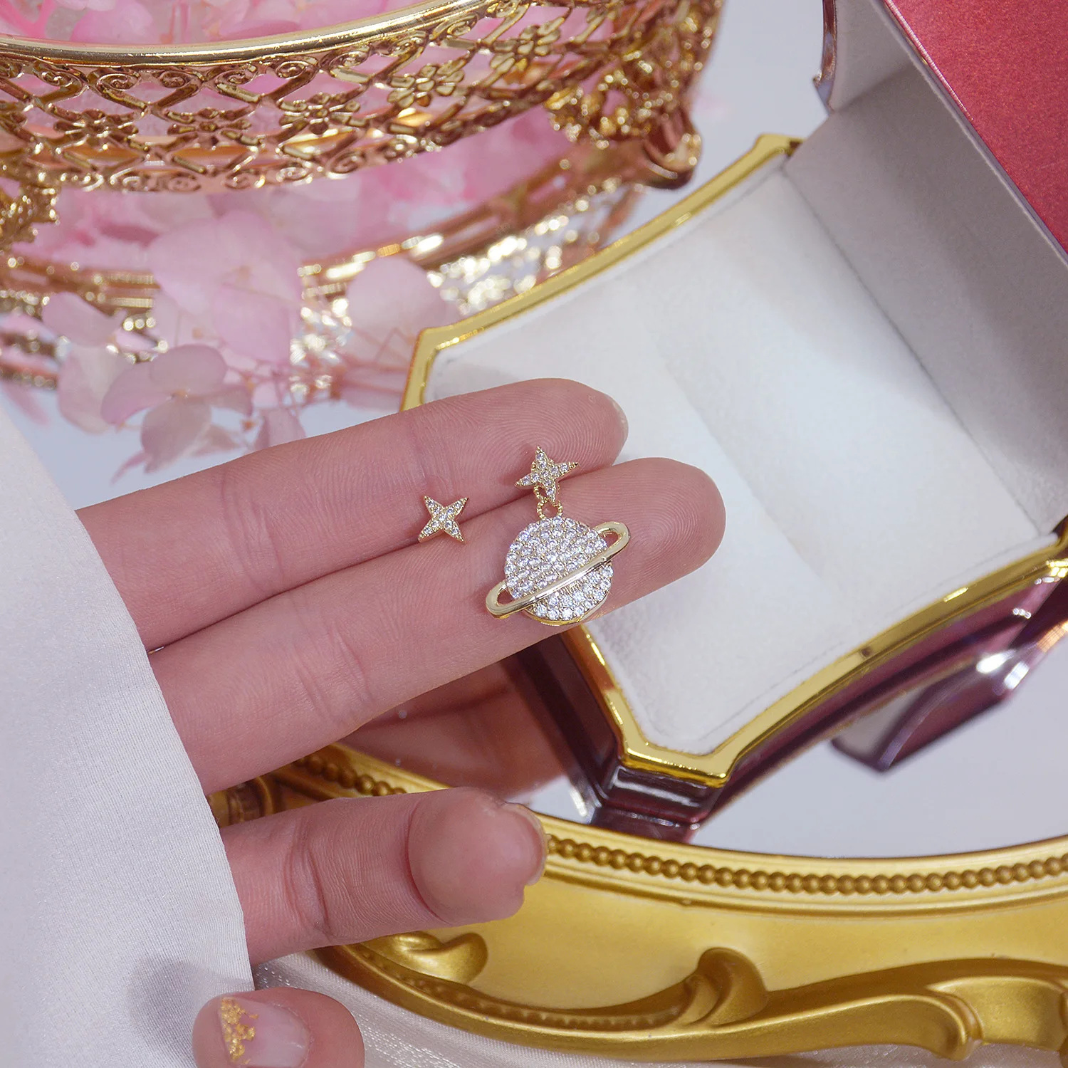 Gold Plated Cute Planet Stars Stud Earrings with Bling Zircon STone for Women Fashion Jewelry Kroean Earrings 2021
Gold Plated Cute Planet Stars Stud Earrings with Bling Zircon STone for Women Fashion Jewelry Kroean Earrings 2021