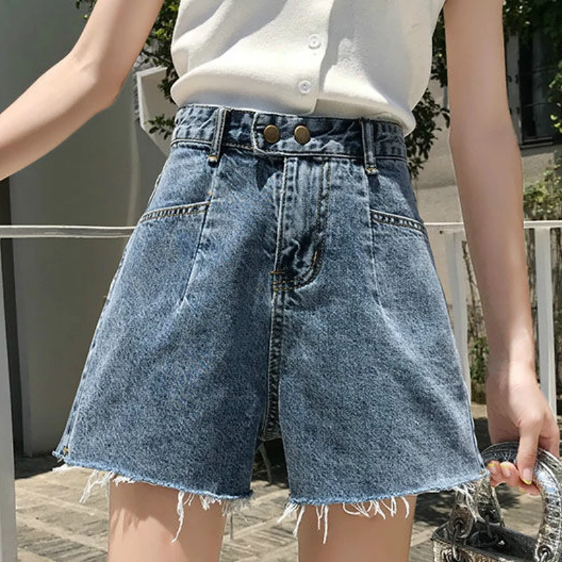 Shorts Women Trendy Vintage Summer Loose Chic All-match Korean Style Ladies Streetwear New Classic Female Denim Short Large Size 
Shorts Women Trendy Vintage Summer Loose Chic All-match Korean Style Ladies Streetwear New Classic Female Denim Short Large Size