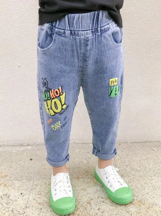 Children's jeans with letter printing mid-waist casual jeans baby cowboy clothing new autumn baby clothing
Children's jeans with letter printing mid-waist casual jeans baby cowboy clothing new autumn baby clothing