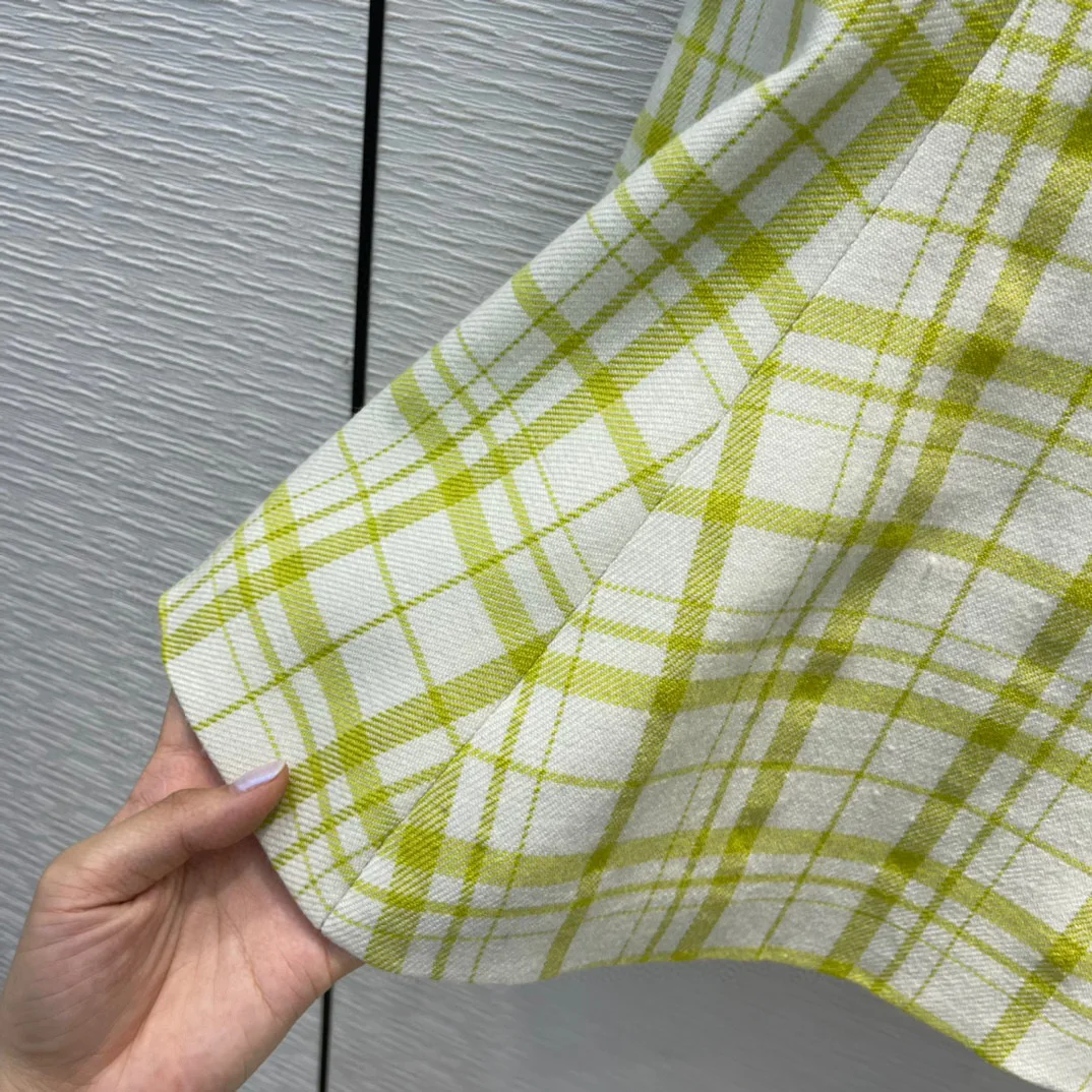 2021 Summer New Women Fashion Casual Yellow green plaid fishtail skirt for female.
2021 Summer New Women Fashion Casual Yellow green plaid fishtail skirt for female.